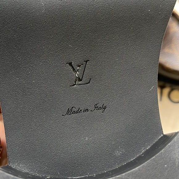 LOUIS VUITTON
Monogram Calfskin Academy Loafers - Picture 6 of 6